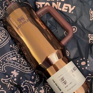Stanley Rose Gold Mesa 40oz